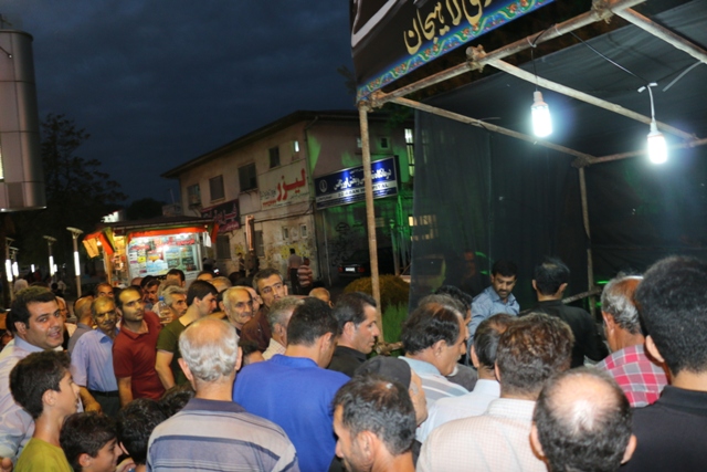 گزارش تصويري: دومين روز برپايي سفره افطاري شهرداري لاهيجان